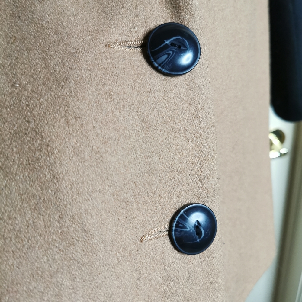 coat - Picture 2 of 4